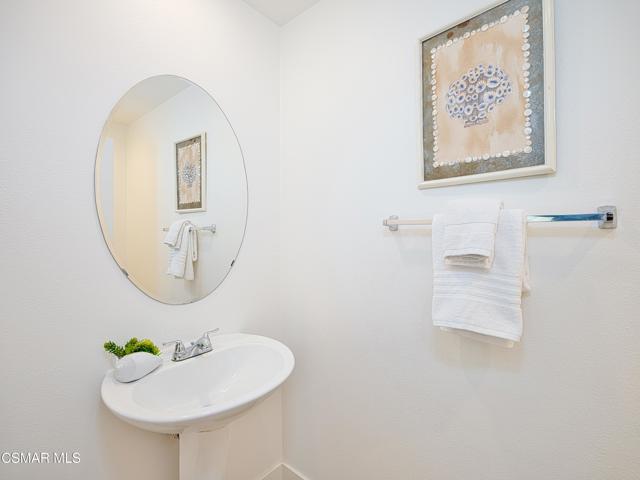 3127 La Casa Court, Thousand Oaks CA: https://media.crmls.org/mediaz/789d648d-dfeb-460f-aa57-95b172bb07a9.jpg