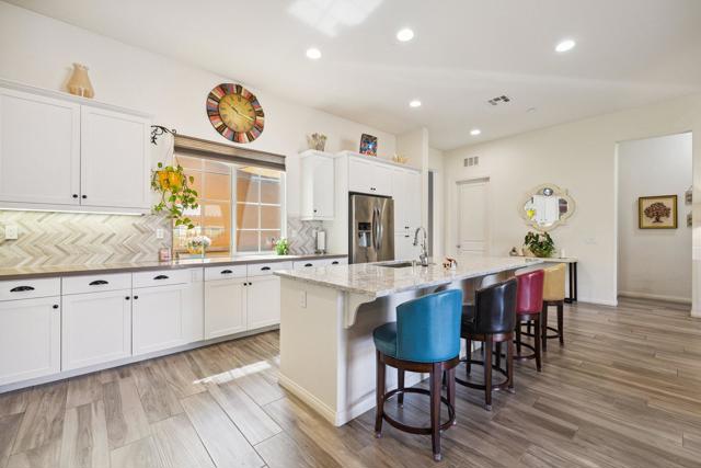 4017 Via Fragante, Palm Desert CA: https://media.crmls.org/mediaz/789d78f3-31d4-4320-baba-63988ba9c447.jpg