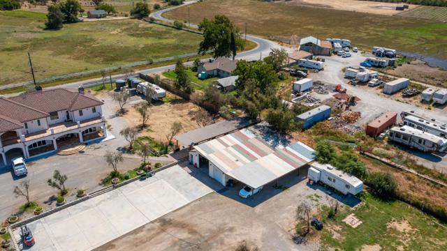 8440 Lovers Lane, Hollister CA: https://media.crmls.org/mediaz/789dff48-c8f0-41e1-aef7-ec32b5531716.jpg