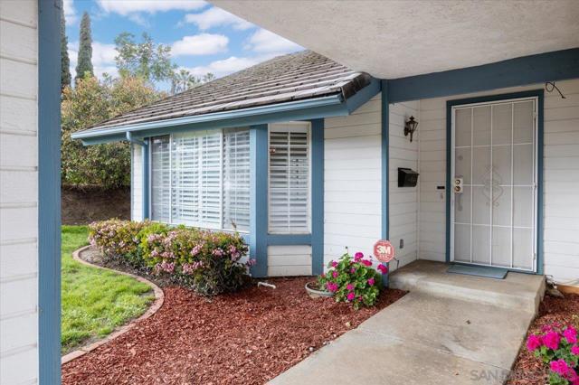 815 Boyle Ave, Escondido CA: https://media.crmls.org/mediaz/789e1ba2-e12c-4645-8767-45cda0ae21ed.jpg