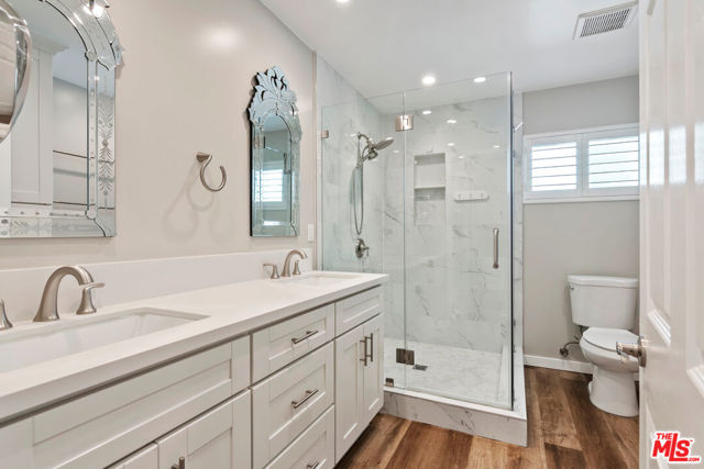 6421 Gaviota Avenue, Van Nuys CA: https://media.crmls.org/mediaz/789e66a3-bc79-4e2b-8227-65663e947529.jpg