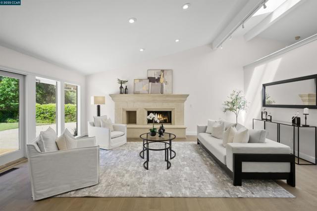 709 Liquidamber Pl, Danville CA: https://media.crmls.org/mediaz/789e6e30-f74f-4356-ac3f-d5c0bed755b4.jpg