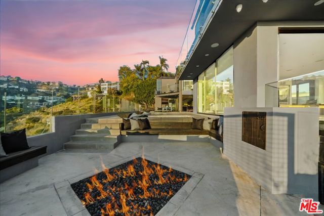 1565 Haslam Terrace, Los Angeles CA: https://media.crmls.org/mediaz/789efd4d-3960-417d-918a-e6334f6e19c7.jpg