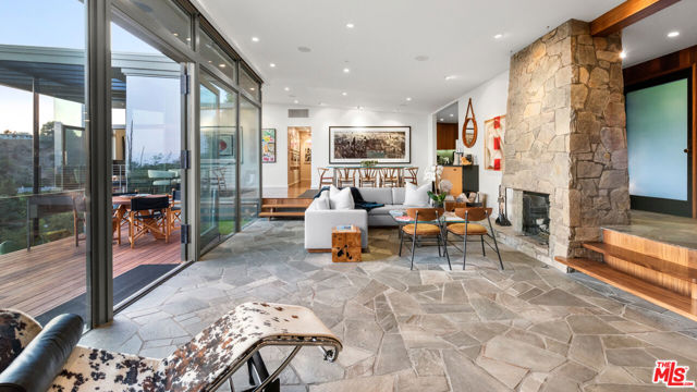 1659 Waynecrest Drive, Beverly Hills CA: https://media.crmls.org/mediaz/789f4b4c-4416-435d-999a-16fa7e3e0449.jpg