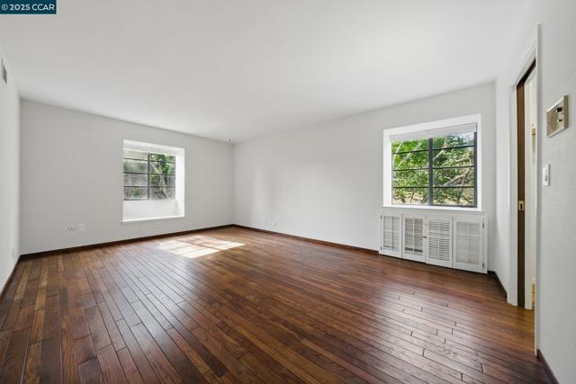 3938 Los Arabis Dr, Lafayette CA: https://media.crmls.org/mediaz/789f77e7-fb8c-478a-942f-5e955a058517.jpg