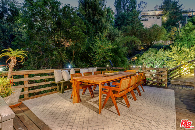 3105 Ledgewood Drive, Los Angeles CA: https://media.crmls.org/mediaz/789f9693-7c54-46ba-a991-77ec32b94235.jpg