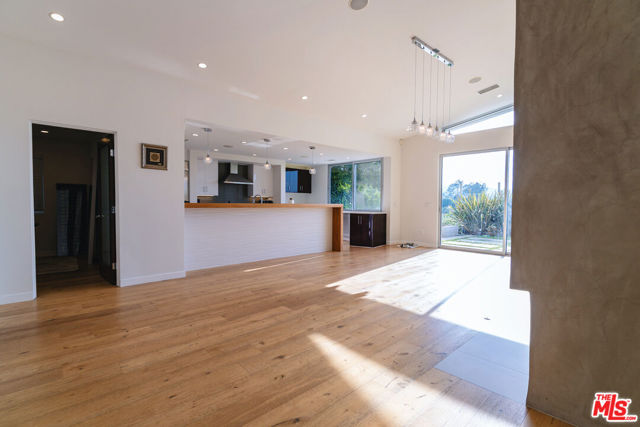 3423 Scadlock Lane, Sherman Oaks CA: https://media.crmls.org/mediaz/789faf84-4c54-4ce3-acbc-2417876271ca.jpg