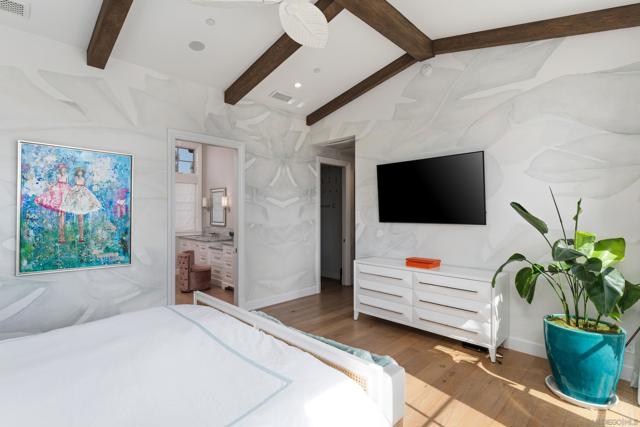 1040 Pine St, Coronado CA: https://media.crmls.org/mediaz/78a0190d-9c4e-48d4-8624-0b78bb683e8b.jpg