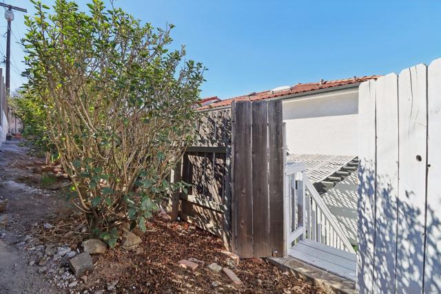 4367 Summit Dr, La Mesa CA: https://media.crmls.org/mediaz/78a02be7-953f-4116-bb40-17a72c9aa52a.jpg