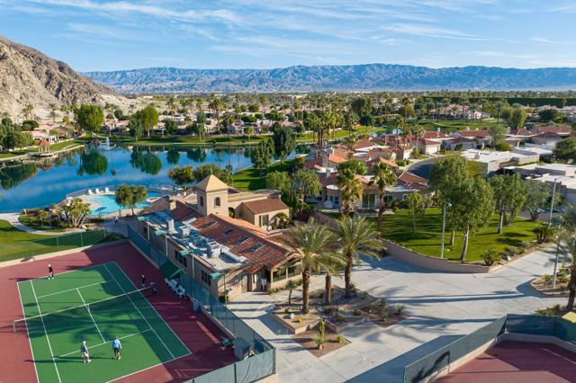 48205 Vista De Nopal, La Quinta CA: https://media.crmls.org/mediaz/78a05e0e-3bbf-454d-8dac-f1ec3ccb8af7.jpg