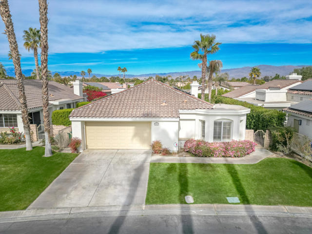 43512 Via Magellan Drive, Palm Desert CA: https://media.crmls.org/mediaz/78a0b0f4-e02e-4ed5-9e86-247d50863df1.jpg