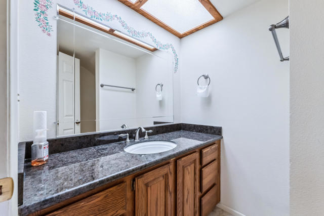 204 Fairway Drive, Needles CA: https://media.crmls.org/mediaz/78a10134-8a89-431f-b856-40f46d03ed6a.jpg