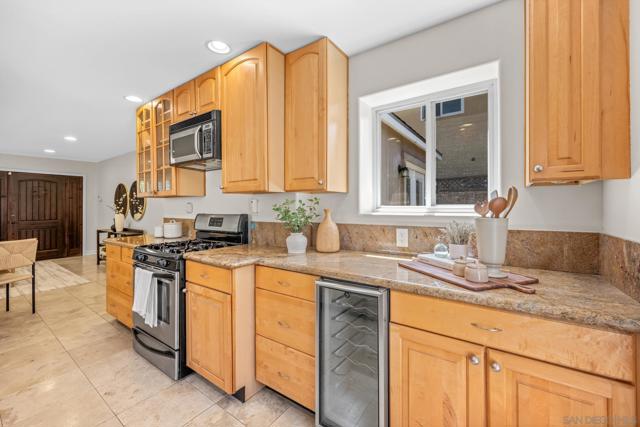 1568 Pacific Beach Dr, San Diego CA: https://media.crmls.org/mediaz/78a13b98-22a7-4c92-bce1-d769d41c042c.jpg