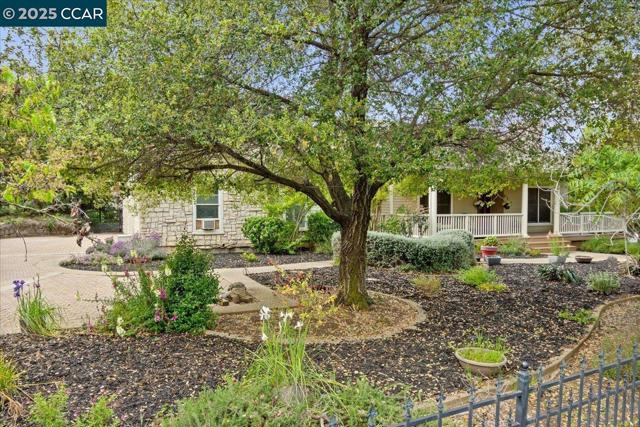 1101 North Gate Road, Walnut Creek CA: https://media.crmls.org/mediaz/78a1dbf6-9917-43ce-b1b5-79b3777c01df.jpg