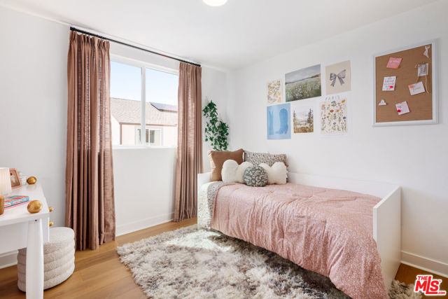 1678 Coral Sea Lane, Los Angeles CA: https://media.crmls.org/mediaz/78a21bfc-0981-47e4-a965-82fa8b54d158.jpg