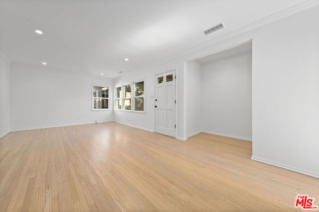 11347 CASHMERE Street, Los Angeles CA: https://media.crmls.org/mediaz/78a299b5-2c01-4857-8bba-955746782fe1.jpg