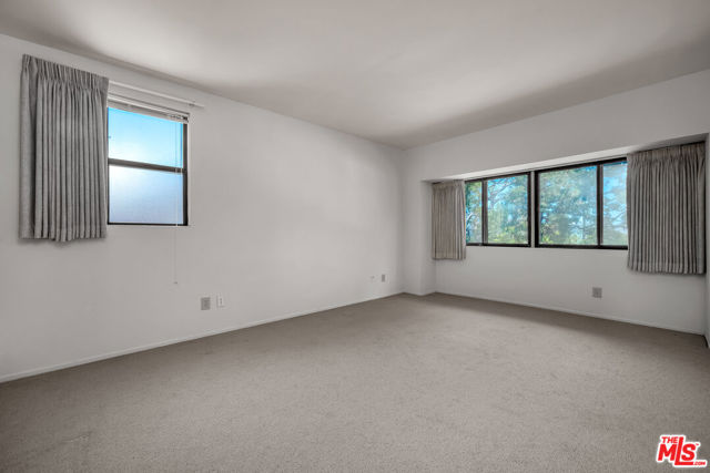 13135 Mindanao Way, Marina del Rey CA: https://media.crmls.org/mediaz/78a2a8cb-900e-4efc-b660-264e7bb64a97.jpg
