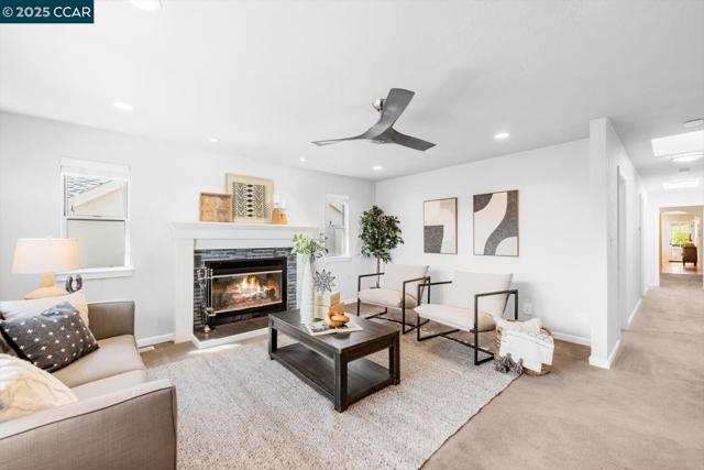 708 Pomona Ave, El Cerrito CA: https://media.crmls.org/mediaz/78a2cb89-5fb8-4bf6-8c92-595b2dd0e06f.jpg