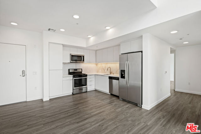 5750 E Hollywood Boulevard, Los Angeles CA: https://media.crmls.org/mediaz/78a3c3b4-a881-47dd-bc79-b03c59f950c7.jpg