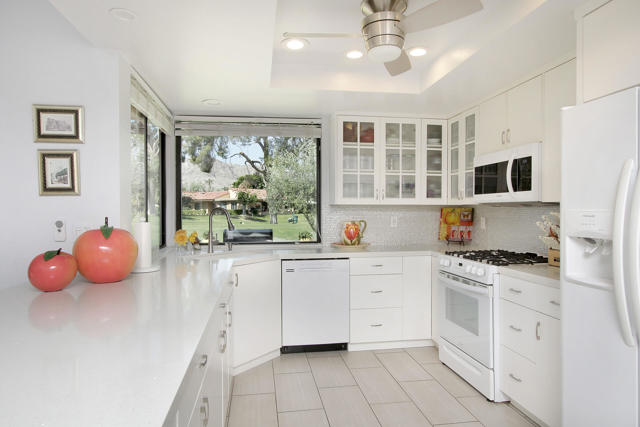 Image 11 of 42 For 74 La Ronda Drive