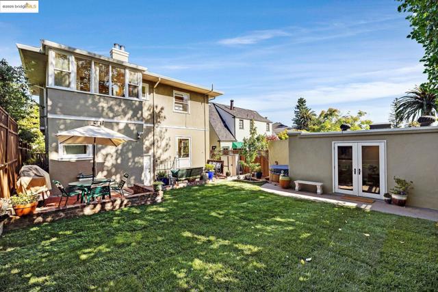1047 Ranleigh Way, Piedmont CA: https://media.crmls.org/mediaz/78a4110b-307b-4e3c-bdf4-b2aed5afc820.jpg