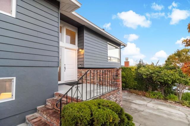 3848 Vineyard Drive, Redwood City CA: https://media.crmls.org/mediaz/78a47daf-cbfb-4c35-9d79-5b0eb720de3f.jpg