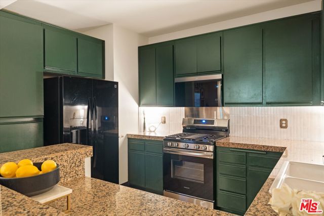 2222 N Beachwood Drive, Los Angeles CA: https://media.crmls.org/mediaz/78a51f32-d873-4ae3-a582-9574872ade40.jpg