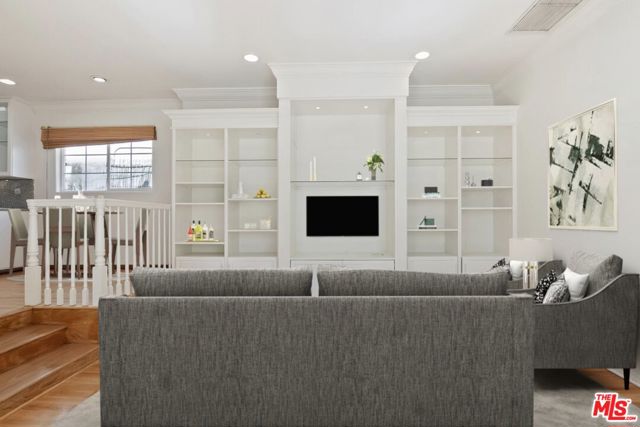 1710 Santa Paula Place, Glendale CA: https://media.crmls.org/mediaz/78a62829-cebb-421d-a3e6-53f9464b02f0.jpg