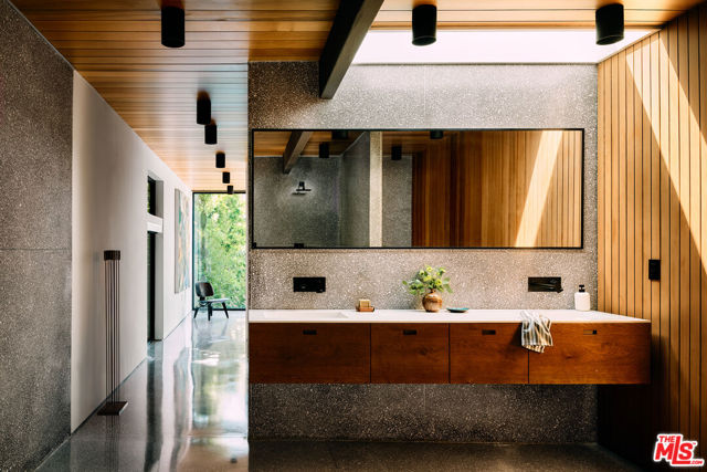 5637 Busch Drive, Malibu CA: https://media.crmls.org/mediaz/78a6a916-18dd-4fe7-a2ad-ddaeb749a76d.jpg