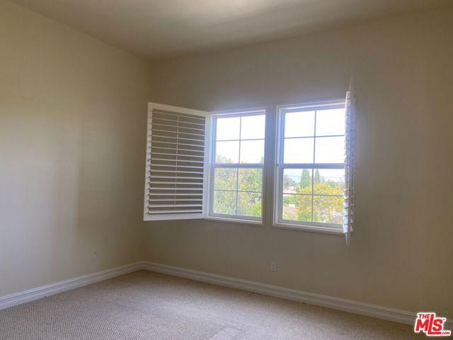 4202 Whitsett Avenue, Studio City CA: https://media.crmls.org/mediaz/78a6a92f-0376-42c6-a5ad-393db0b28115.jpg