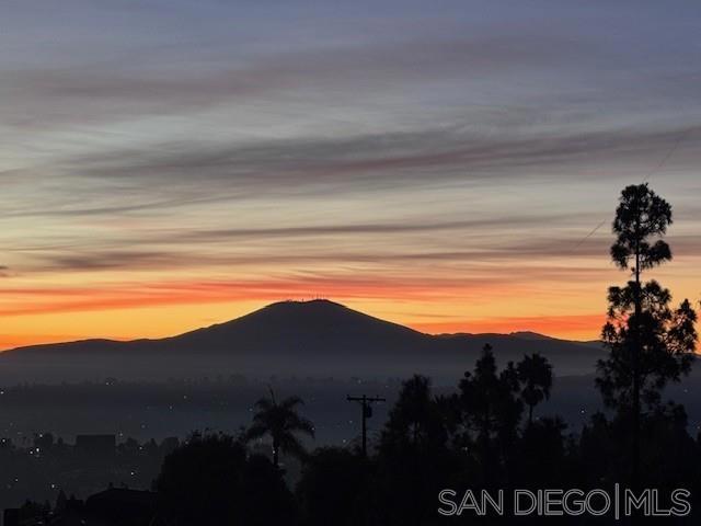 4258 Summit Drive, La Mesa CA: https://media.crmls.org/mediaz/78a72dca-b5b7-4996-9b3a-db2505ac856d.jpg