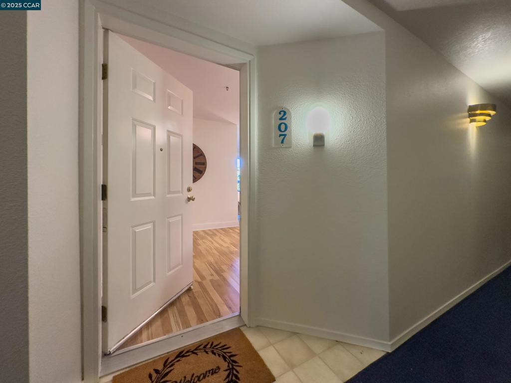 https://media.crmls.org/mediaz/78a74d29-22d6-4686-824b-e2aa0746b2bb.jpg?preset=X-Large