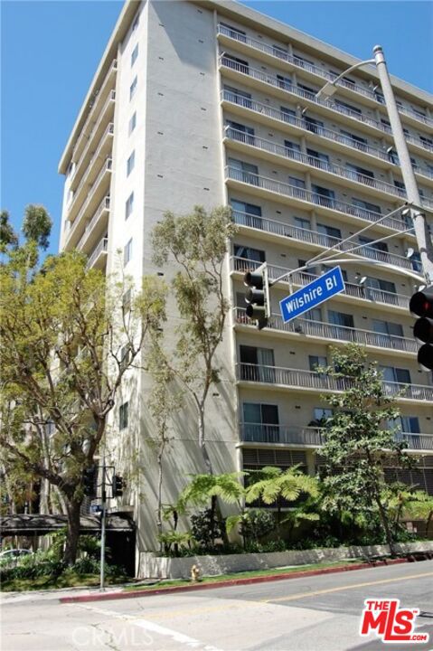 10751 Wilshire Boulevard, Los Angeles CA: https://media.crmls.org/mediaz/78a750dd-84ad-4a79-9036-4d1113e973c4.jpg