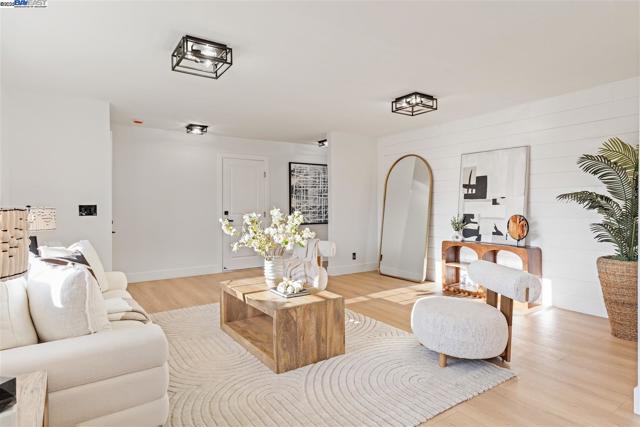 2656 Hilton St, Union City CA: https://media.crmls.org/mediaz/78a7b624-5f24-4c0d-921e-60d5d6dcf203.jpg
