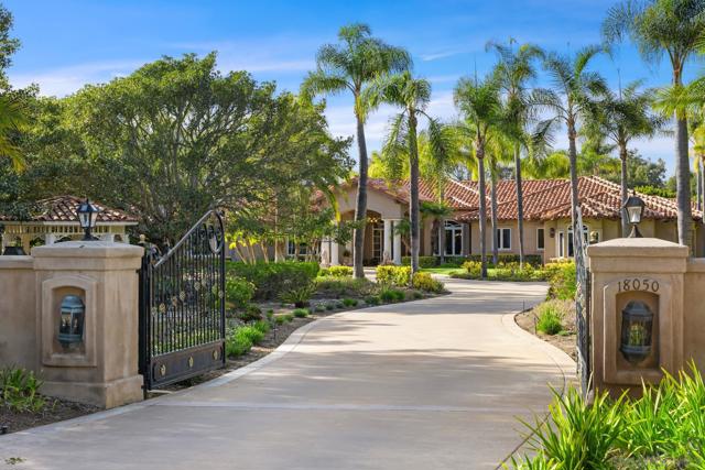 18050 Rancho La Cima Corte, Rancho Santa Fe CA: https://media.crmls.org/mediaz/78a7edb4-eaa5-4bd5-be59-739bafaf290b.jpg