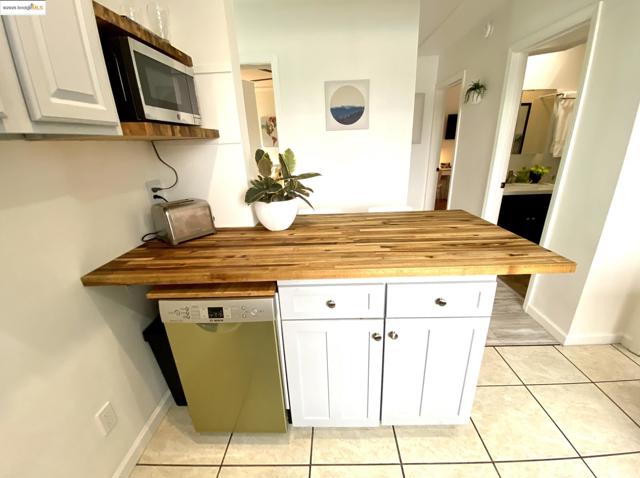 2775 E 21St St, Oakland CA: https://media.crmls.org/mediaz/78a810dd-1b92-46d3-ba38-7cc82acb9270.jpg