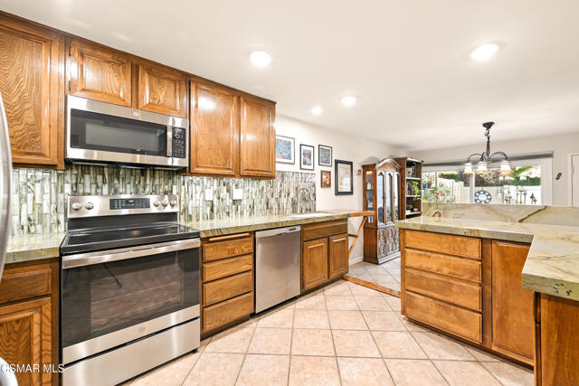 22421 Jeffrey Mark Court, Chatsworth CA: https://media.crmls.org/mediaz/78a8300b-da95-40ca-8414-a9ffe1f94b0f.jpg