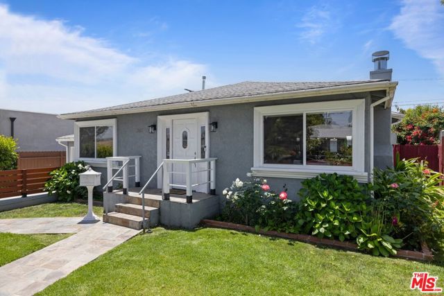 3551 S Bentley Avenue, Los Angeles CA: https://media.crmls.org/mediaz/78a83f84-7f10-4dd0-9c03-d7f9b1717115.jpg