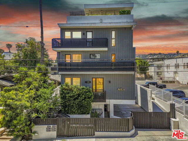 1445 1/4 N Martel Avenue, Los Angeles CA: https://media.crmls.org/mediaz/78a870b8-ce7a-452b-92e2-703cbea9fb6e.jpg
