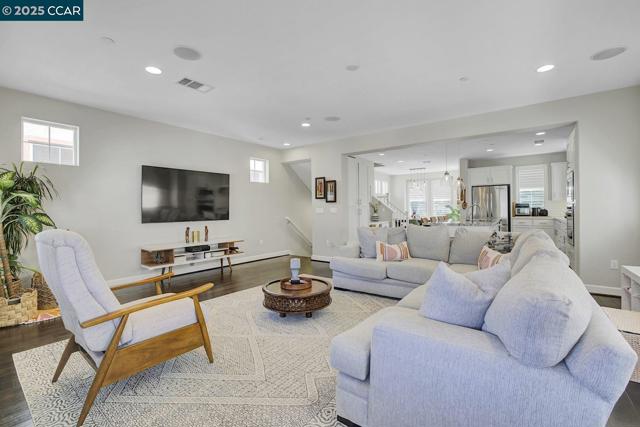 244 Selby Ln, Livermore CA: https://media.crmls.org/mediaz/78a8be94-3836-4a1c-bfa2-d59b16319737.jpg