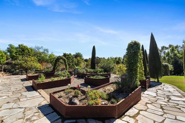 301 Cantle Lane, Encinitas CA: https://media.crmls.org/mediaz/78a8c7bf-dadf-4660-873a-5446535e3258.jpg