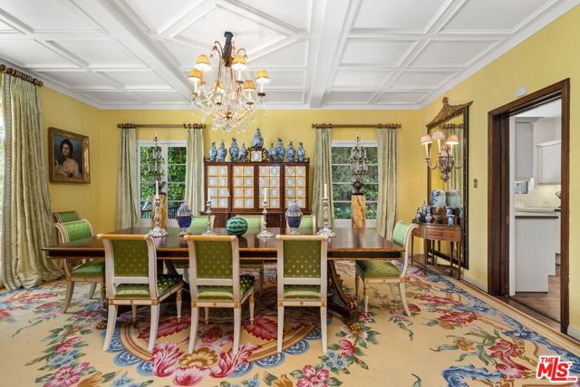 434 S Muirfield Road, Los Angeles CA: https://media.crmls.org/mediaz/78a8fb34-6ddf-4095-9faf-0a733f415aa9.jpg