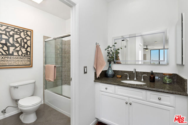 7320 Hawthorn Avenue, Los Angeles CA: https://media.crmls.org/mediaz/78a941bc-cf6a-4290-ab1c-a80276ffa4bb.jpg