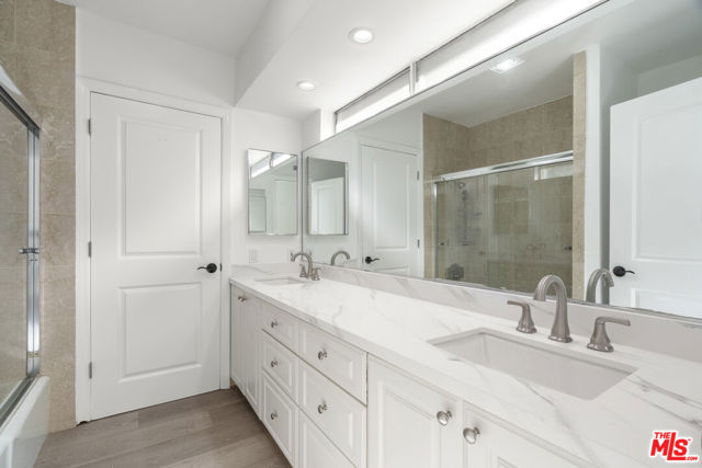3217 Hutton Drive, Beverly Hills CA: https://media.crmls.org/mediaz/78a96c78-e76d-49e5-ae5c-2091a11dab1d.jpg