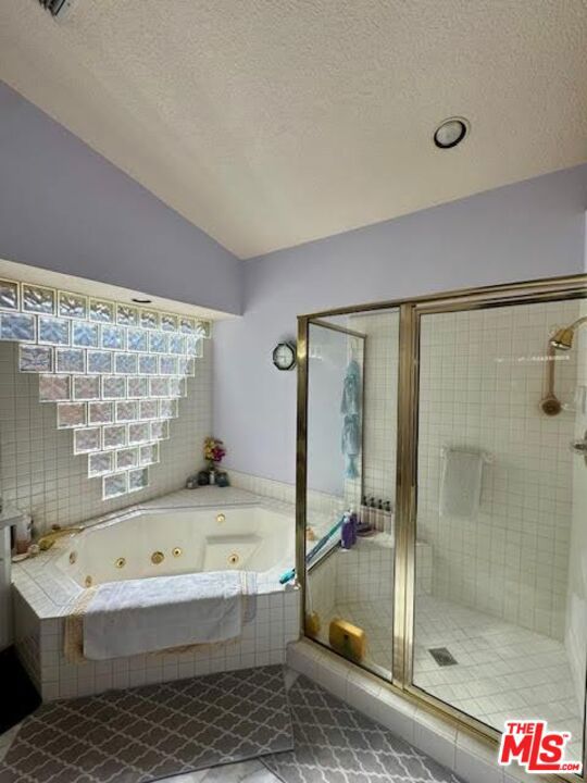 Image 14 of 31 For 408 Oakmont Drive