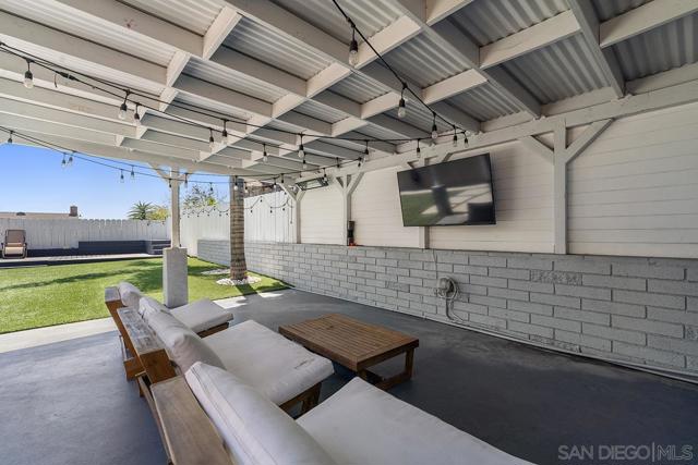 4838 Mount Saint Helens Dr, San Diego CA: https://media.crmls.org/mediaz/78aa0c2e-3de6-48e1-8165-59a01fdd80c9.jpg