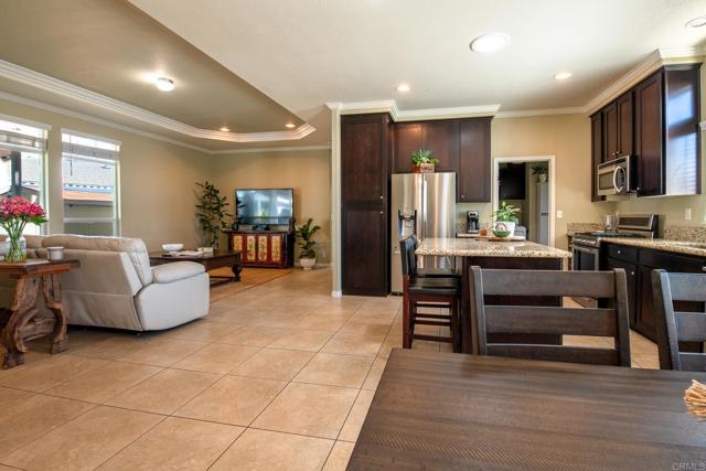 6508 Friendly Place, Carlsbad CA: https://media.crmls.org/mediaz/78aa70f4-f334-4836-8618-2073fd665712.jpg