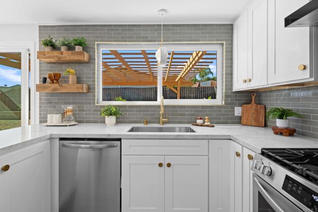 Image 10 of 40 For 13328 Silver Lake Dr