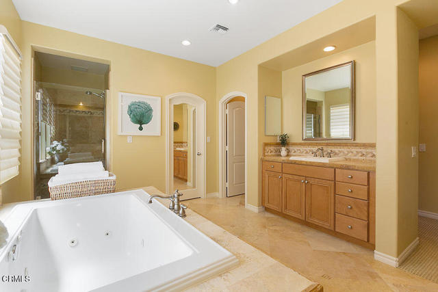 1464 Twin Tides Place, Oxnard CA: https://media.crmls.org/mediaz/78aa81c0-0914-485e-84d9-953860b67003.jpg