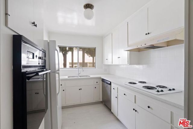 1481 Reeves Street, Los Angeles CA: https://media.crmls.org/mediaz/78aa8f51-8e53-404a-b1ed-e163dd661284.jpg
